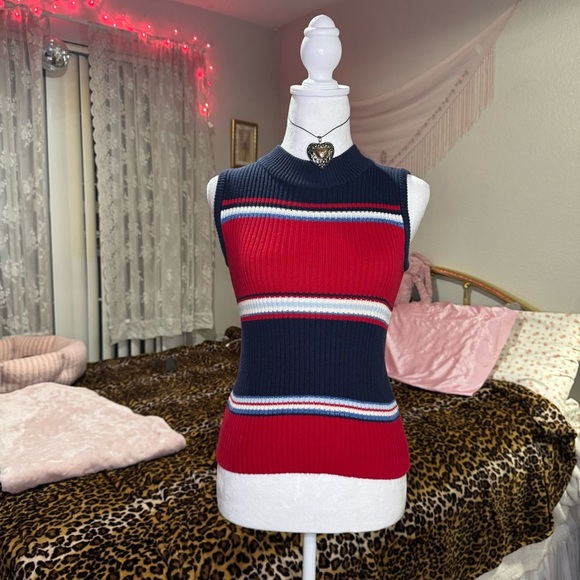 Y2K Sleeveless Sweater - Picture 2 of 5